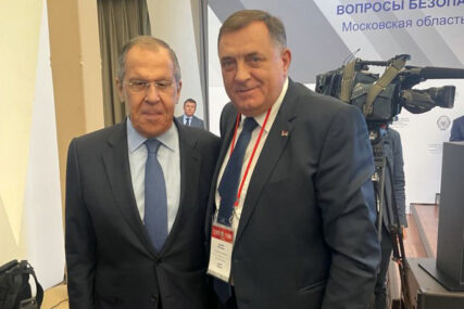 “Primite moje najbolje želje" Lavrov uputio novogodišnju čestitku Dodiku
