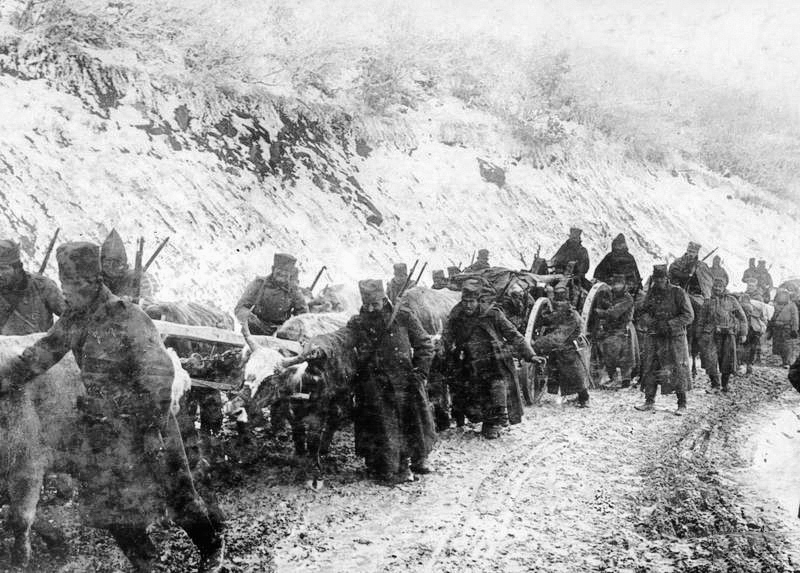 Srpska vojska prelazi preko Albanije 1915.