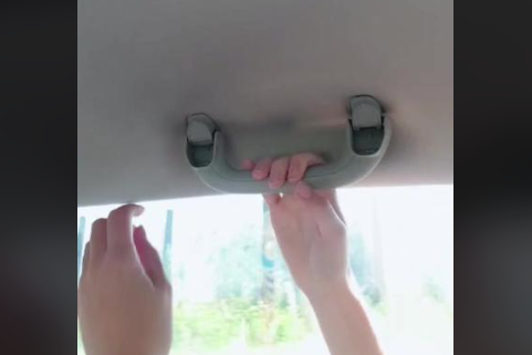 Pogrešno koristite ručku iznad vrata u autu: Ima dodatnu funkciju koju sigurno još niste otkrili (VIDEO)