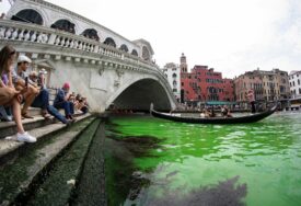 MISTERIJA Voda u glavnom kanalu u Veneciji postala fluorescentno zelena