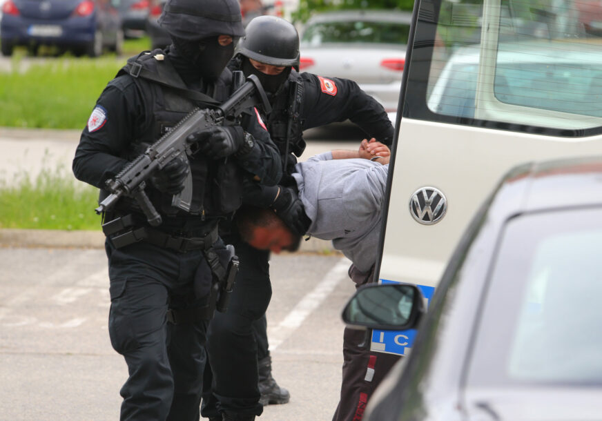 žandarmerija privođenje policija
