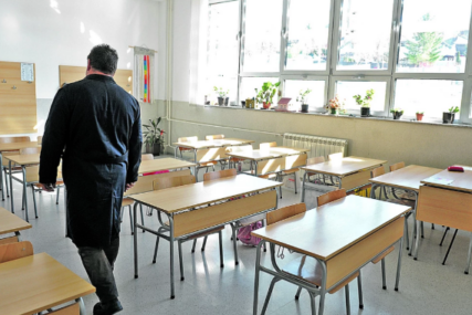 Mještani na KiM uznemireni: Polomljeni prozori na školi u Lipljanu