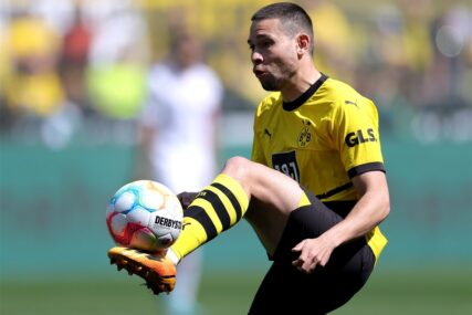 "Brzo sam donio odluku" Novi fudbaler Borusije Dortmund koji karijeru nastavlja u Bajernu (FOTO)