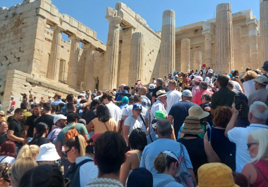Akropolj veliki broj posjetilaca