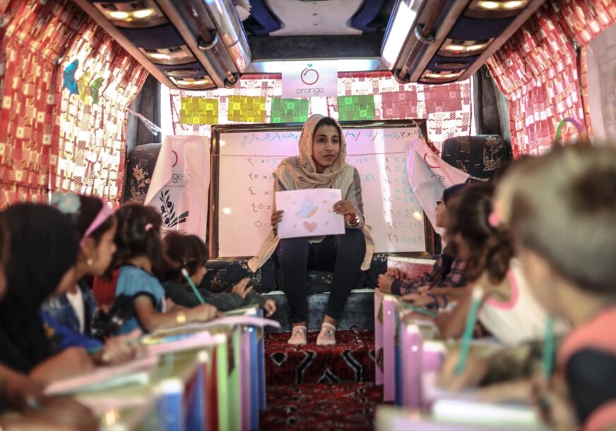 Djeca, žrtve zemljotresa u Siriji nastavljaju školovanje u autobusima