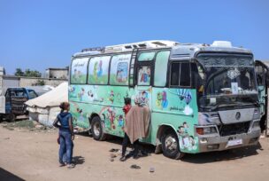 Djeca, žrtve zemljotresa u Siriji nastavljaju školovanje u autobusima