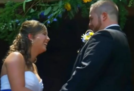 LJUBAV BEZ PREMCA Par se vjenčao drugi put nakon što je žena izgubila pamćenje zbog posljedica saobraćajne nesreće (VIDEO, FOTO)