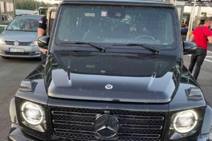 Policija Srbije oduzela auto mercedes G klasu