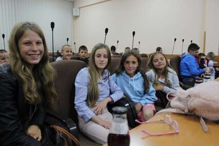 Ovdje nas svi vole i pomažu: Dobrodošlica djeci sa Kosova i Metohije u Gradiški (Foto)