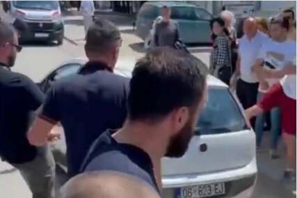 Albanac naletio autom na okupljene Srbe na protestu