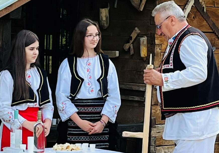 Kosidba uz kozaračku pjesmu: Vidovdanski dani Knešpolja u Knežici (FOTO)