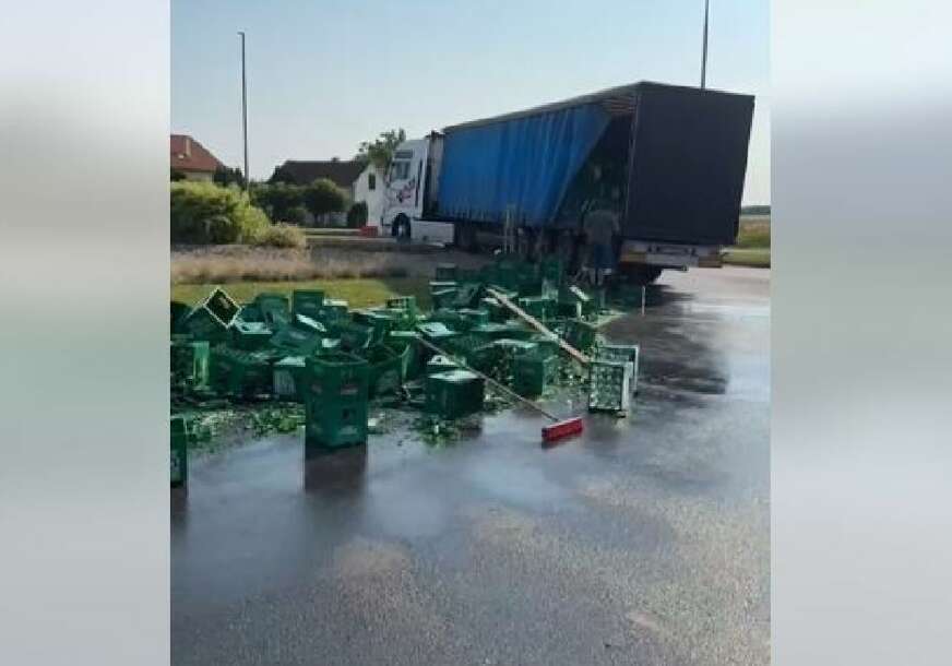 KAKAV MALER Iz kamiona izletjele desetine gajbi piva i prosule se po putu (VIDEO)
