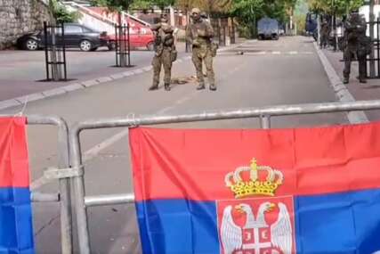 Počelo okupljanje Srba na KiM: Ispred zgrada lokalnih samouprava traže ispunjenje njihovih zahtjeva (VIDEO)