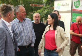 MARŠ ČASTI Građani Banjaluke se okupili da dočekaju Ljubišu Petrovića, među njima i nekoliko političara iz opozicije (VIDEO, FOTO)