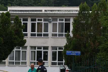 Pucnjava u osnovnoj školi u Lukavcu