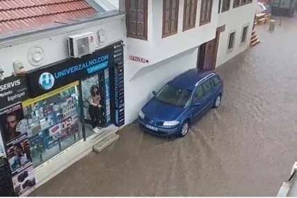 Na ulicama potop: Jako nevrijeme pogodilo Mostar (VIDEO)