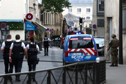 Vatrogasci se bore sa velikim požarom: Četvoro povrijeđenih u snažnoj eksploziji u Parizu (FOTO)