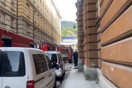 Na svu sreću nema povrijeđenih: Ugašen požar na zgradi KPZ Sarajevo (VIDEO)