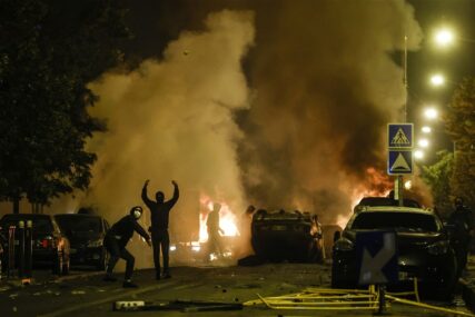 Javni prevoz staje u 21 sat: Policija uvela hitne mjere u Francuskoj zbog nereda koji ne jenjavaju danima