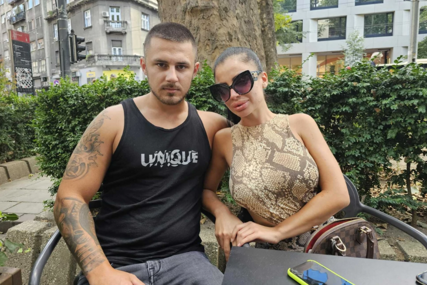 Sanja Grujić i Marko Stefanović sjede u kafiću