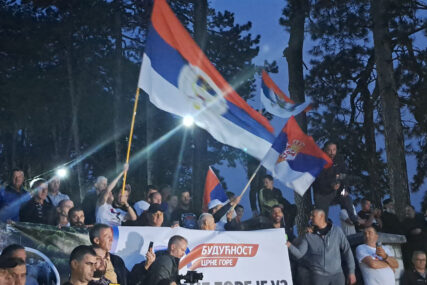 "Boli nas patnja srpskog naroda" U Nikšiću održan skup podrške za Kosovo i Metohiju (FOTO)