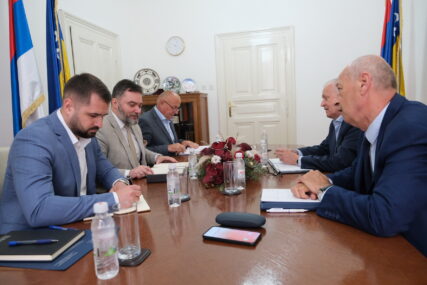 Podrška inicijativi o zabrani izvoza oblovine: Ministar Košarac sa predstavnicima komorskog sistema