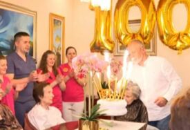 Ostavila je iza sebe čitav jedan vijek lijepih životnih događaja: Baka Vukosava proslavila 100. rođendan uz svoje najmilije (VIDEO)