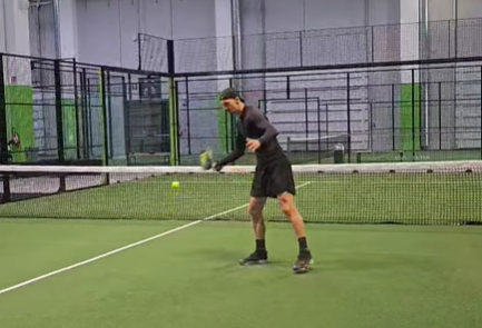 Zlatan Ibrahimović igra tenis