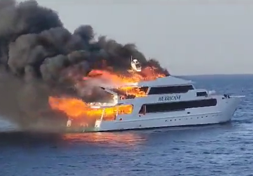 Zapalio se brod u Crvenom moru