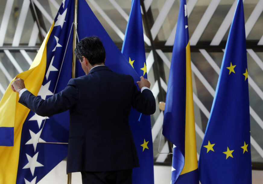 EU i BIH zastave