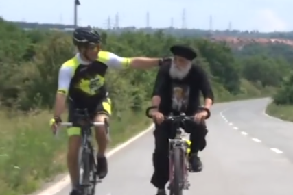 "Srbija sagapo" Grk (78) biciklom prešao put od Soluna do groba patrijarha Pavla