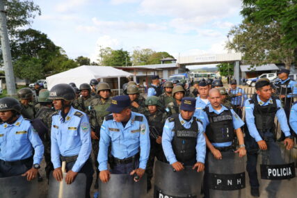 Policija i vojska ispred zatvora u Hondurasu