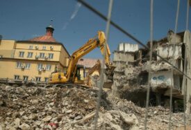 “Ruglo” grada polako nestaje: Od starog zdanja hotela “Palas” ostaje gomila betona (FOTO)