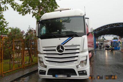 Preminuo vozač kamiona iz Srbije: Ležao 2 dana MRTAV U KABINI, niko se nije zapitao gdje je