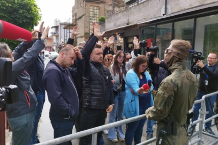 Srbi se okupili ispred opštine Zvečan