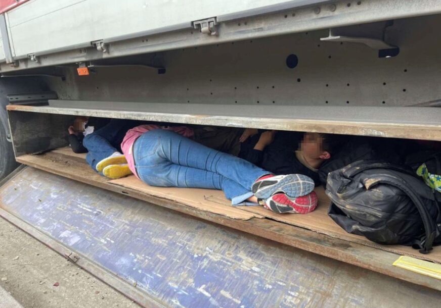 Kinezi sakriveni u kamionu