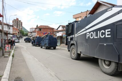 Nove tenzije na Kosovu: Oko 40 zaposlenih provelo noć u kancelarijama institucija Srbije