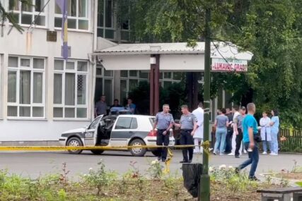 U Osnovnoj školi “Lukavac Grad” u utorak u jutarnjim satima došlo je do upotrebe vatrenog oružja