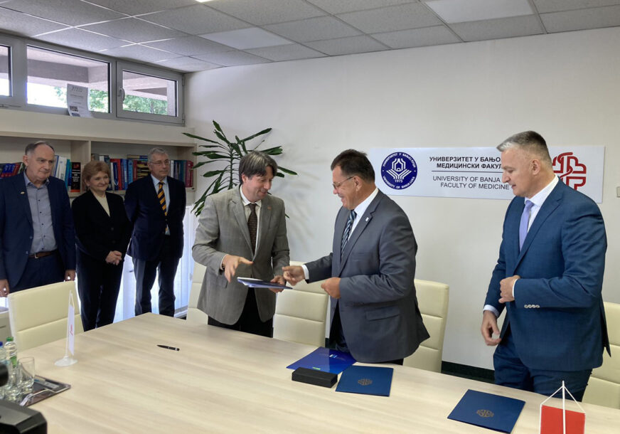 Dekani medicinskih fakulteta u Banjaluci i Foči su sa dekanom Medicinskog fakulteta Univerziteta u Beogradu potpisali sporazume kojim će biti unaprijeđena naučno-nastavna saradnja