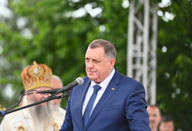 Dodik nakon osveštanja spomenika u Mauthauzenu  “U povratku korijenima naći snagu za buduća vremena”