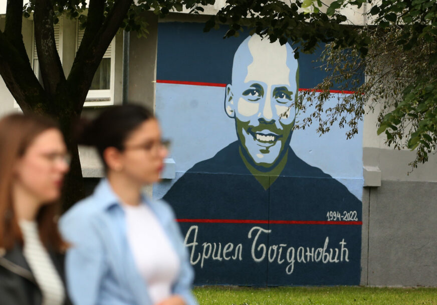 mural ubijenom mladiću arijelu bogdanoviću u banjalučkom naselju borik 