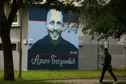 Uspomena na tragično stradalog drugara: U Boriku osvanuo mural posvećen Arielu Bogdanoviću (FOTO)