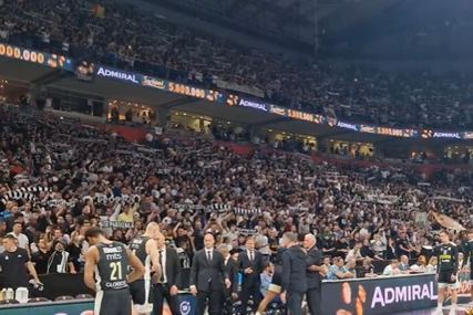 TRENERI NA OKUPU Bivši i sadašnji šef struke Partizana bodre košarkaše (VIDEO, FOTO)