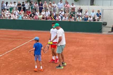 Stefan pritekao u pomoć: Đoković odradio posljednji trening pred VELIKO finale Rolan Garosa (FOTO)