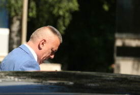 (FOTO) Misteriozna vožnja potpredsjednika NSRS: Petko Rankić tek nakon pisanja Srpskainfo DOSTAVIO POLICIJSKI ZAPISNIK, evo gdje je oštetio službenu limuzinu