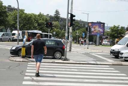 "ČUO SE UDARAC I VRISAK" Detalje nesreće u kojoj je auto pokosio dvije djevojke, dok su pretrčavale ulicu na crveno svjetlo