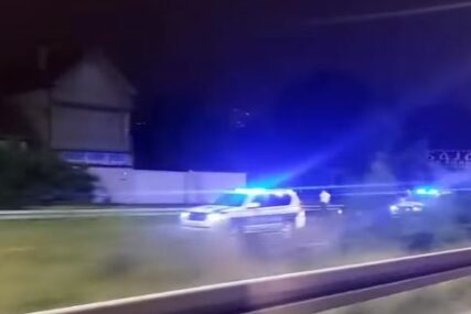 FILMSKA POTJERA Pijana mušterija ukrala taksi usred noći, policija ga stigla na auto-putu (VIDEO)