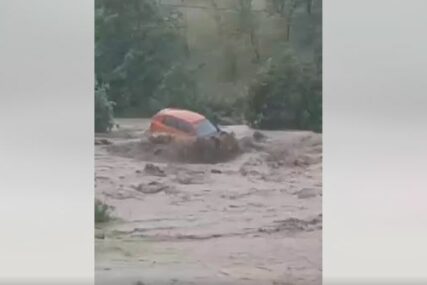 BUJICA NOSILA AUTOMOBILE Zbog nevremena Sapna proglasila stanje prirodne nesreće (VIDEO)