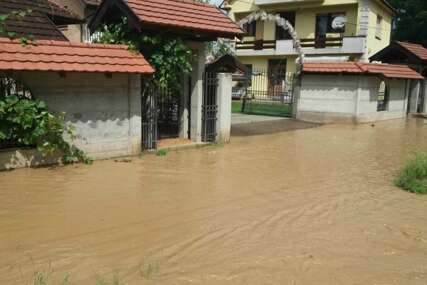 Poplave prouzrokovale probleme: Uvedeno vanredno stanje zbog obilnih padavina (FOTO)