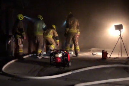 GORILO VIŠE AUTOMOBILA U podzemnoj garaži došlo do požara (VIDEO)